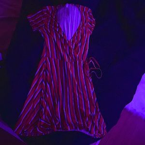 Mid-thigh length short sleeve dress